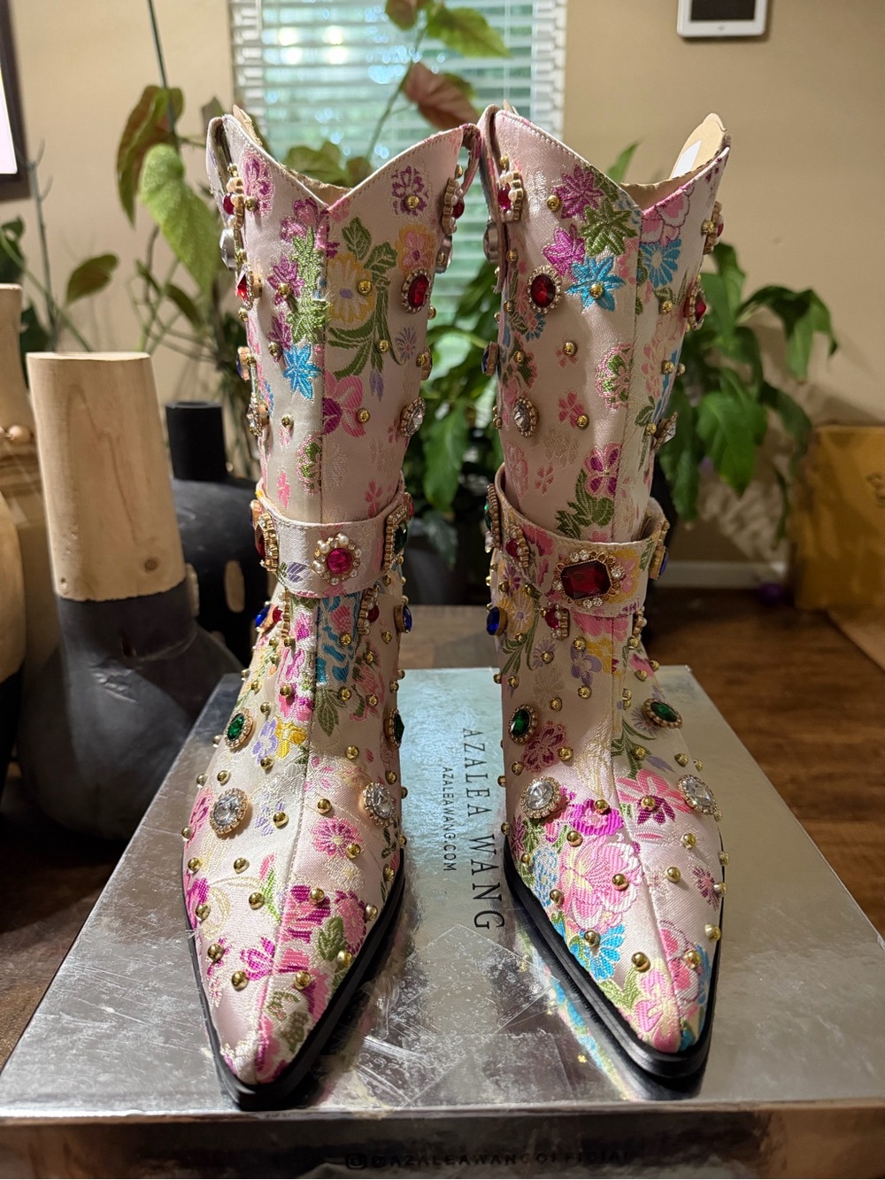 NWOT Azalea Wang Diligent Bone Embellished Western Boots Size 10